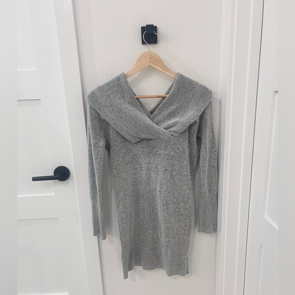 Olivaceous grey top new